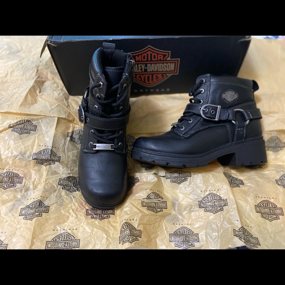 BRAND NEW IN BOX Size 6.5 ladies Harley Davidson Boots.